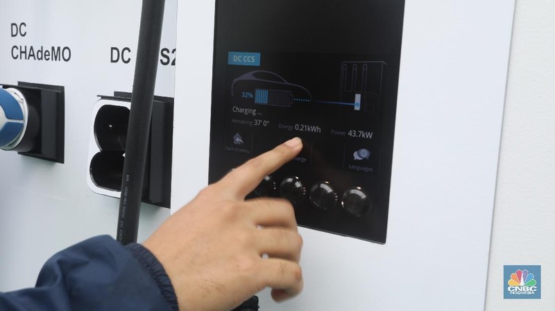 PT Pertamina (Persero) resmi mengoperasikan SPKLU komersial pertamanya. SPKLU dengan kemampuan fast charging 50 kW yang didukung berbagai tipe gun untuk mendukung pemerintah dalam mendorong tumbuhnya ekosistem kendaraan listrik dalam negeri.