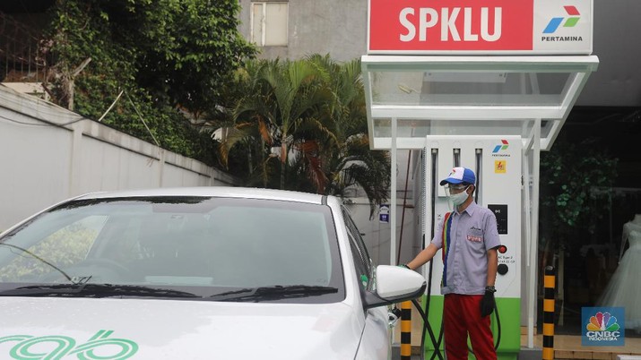 PT Pertamina (Persero) resmi mengoperasikan SPKLU komersial pertamanya. SPKLU dengan kemampuan fast charging 50 kW yang didukung berbagai tipe gun untuk mendukung pemerintah dalam mendorong tumbuhnya ekosistem kendaraan listrik dalam negeri.
