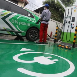 Intip SPKLU Komersial Pertama Pertamina di Fatmawati