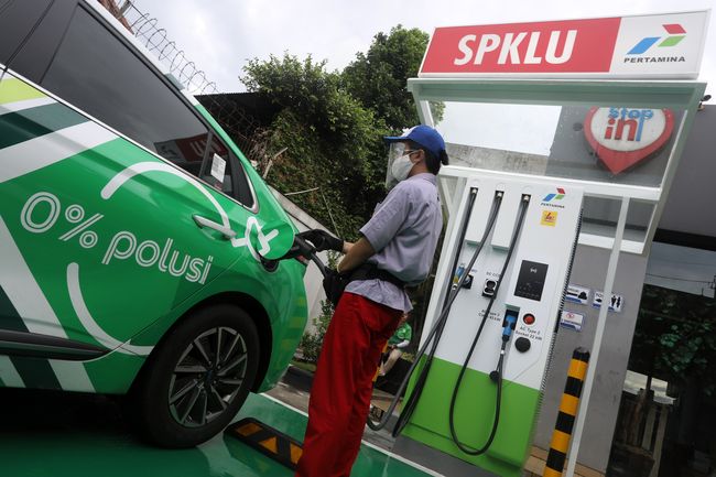 Bppt Bangun 5 Stasiun Charging Mobil Listrik Di Dki Bandung<script async src=
