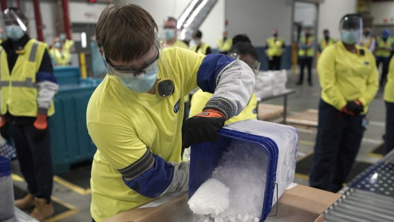 The first shipment of Pfizer-BioNTech COVID-19 vaccines are loaded onto a UPS jet Sunday, Dec. 13, 2020, at Michigan's UPS hub at Capital Region International Airport in Lansing, Mich. (Matthew Dae Smith/Lansing State Journal via AP)