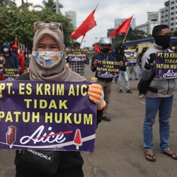 Buruh Geruduk DPR, Protes Perlakuan Pabrik Es Krim AICE