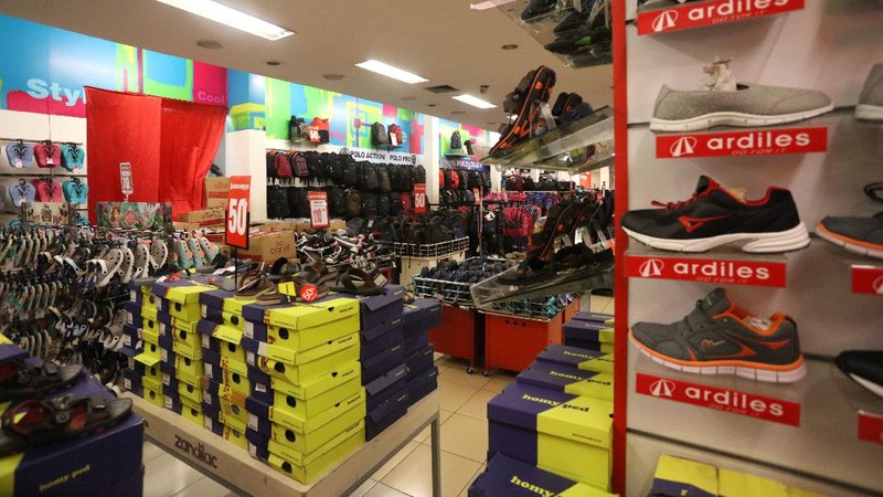 Suasana Borobudur Departmen Store, Ciledug Raya, Tangerang Selatan yang Sepi Pengunjung (CNBC Indonesia/Tri Susilo)
