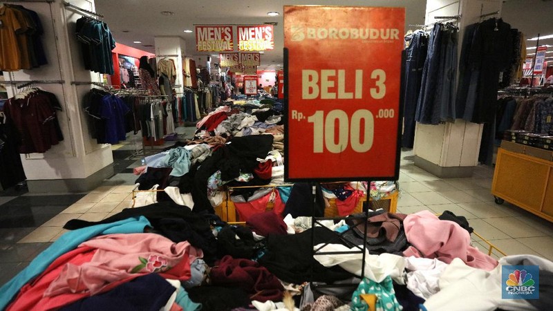 Suasana Borobudur Departmen Store, Ciledug Raya, Tangerang Selatan yang Sepi Pengunjung (CNBC Indonesia/Tri Susilo)