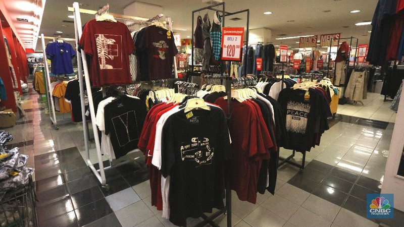 Suasana Borobudur Departmen Store, Ciledug Raya, Tangerang Selatan yang Sepi Pengunjung (CNBC Indonesia/Tri Susilo)