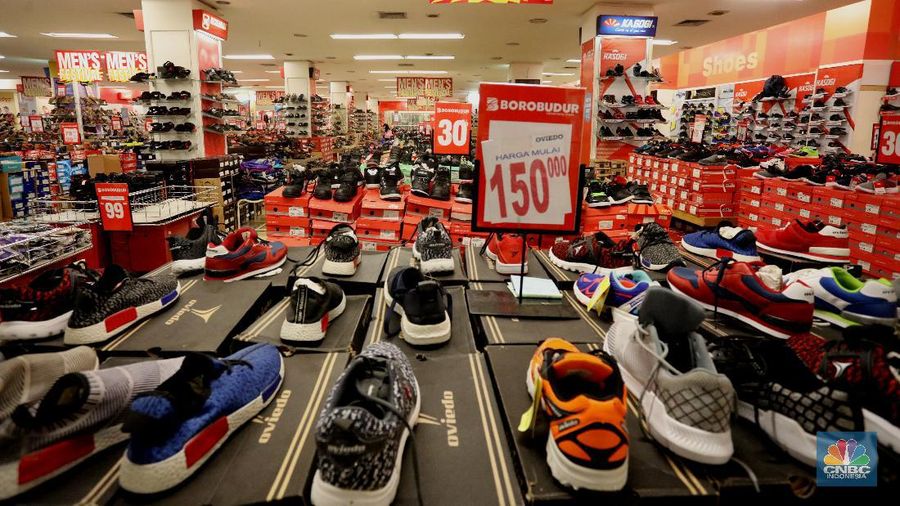 Suasana Borobudur Departmen Store, Ciledug Raya, Tangerang Selatan yang Sepi Pengunjung (CNBC Indonesia/Tri Susilo)