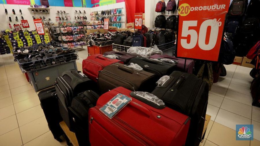 Suasana Borobudur Departmen Store, Ciledug Raya, Tangerang Selatan yang Sepi Pengunjung (CNBC Indonesia/Tri Susilo)