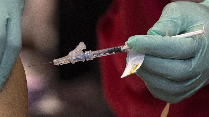 A staff member with the Southeast Louisiana Veterans Health Care System receives a shot with the first batch of Pfizer Inc.'s coronavirus vaccine in New Orleans, Monday, Dec. 14, 2020. (Max Becherer/The Advocate via AP)