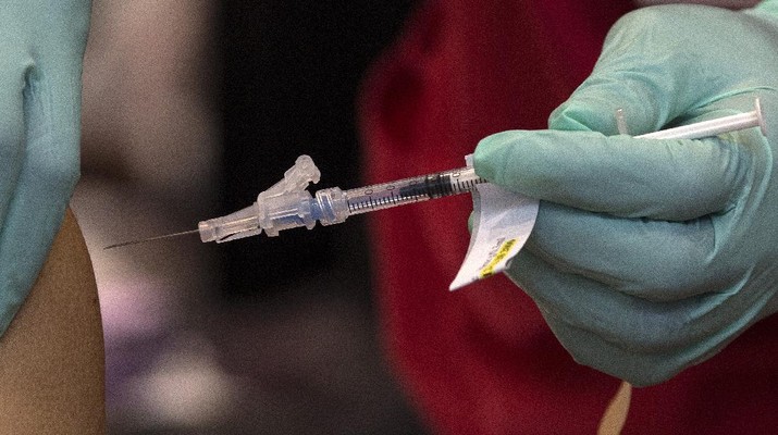 Virus Outbreak Vaccine New Orleans A staff member with the Southeast Louisiana Veterans Health Care System receives a shot with the first batch of Pfizer Inc.'s coronavirus vaccine in New Orleans, Monday, Dec. 14, 2020. (Max Becherer/The Advocate via AP)