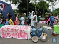 Penampakan Aksi Demo Warga Terdampak Proyek Tol JORR II