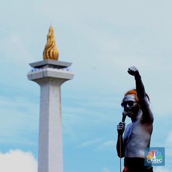 Aksi Buruh Bertelanjang Dada Tolak Omnibus Law