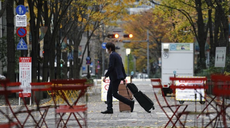 The square in front of the Brandenburg Gate is deserted in Berlin, Germany, early Wednesday, Dec. 16, 2020. In all of Germany, the hard lockdown has begun to slow down the spread of the coronavirus. (Paul Zinken/dpa via AP)