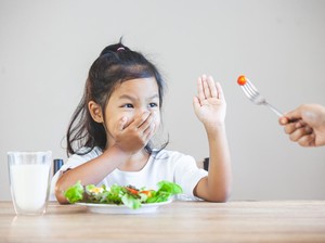 Tips Atasi Drama Makan Anak dengan Aturan Tepat