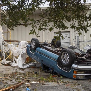 Tornado Dahsyat Terjang Florida, 25 Bangunan Hancur