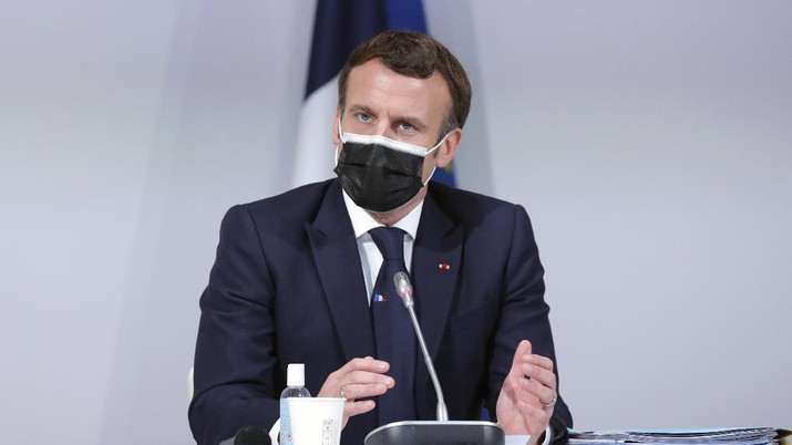 France Climate France's President Emmanuel Macron delivers a speech during a Citizens' Convention on Climate, in Paris, Monday, Dec. 14. (AP Photo/Thibault Camus, Pool)