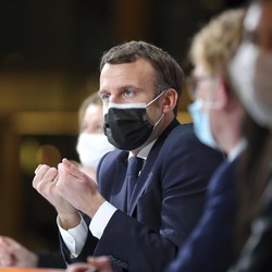 Ditampar Pipi, Presiden Prancis Macron Juga Dilempar Telur
