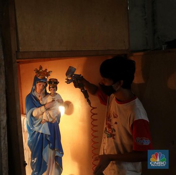 Intip Pembuatan Patung Yesus Hingga Bunda Maria di Serpong