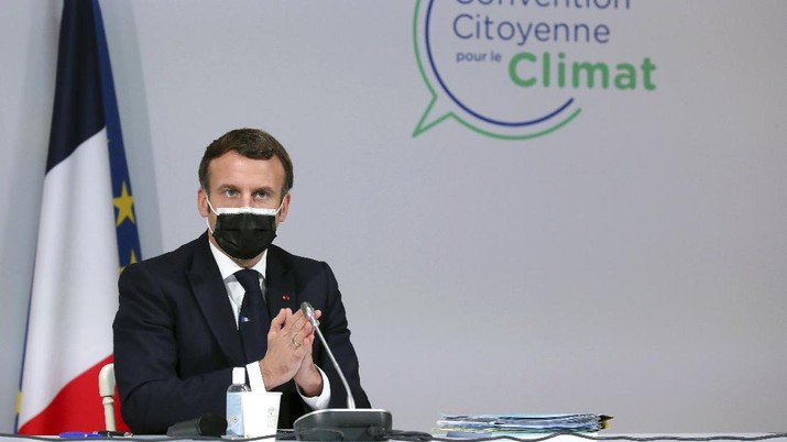 Presiden Macron Covid-19 France's President Emmanuel Macron delivers a speech during a Citizens' Convention on Climate, in Paris, Monday, Dec. 14. (AP Photo/Thibault Camus, Pool)