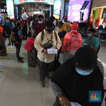 Ramai! Begini Suasana Stasiun Gambir Jelang Libur Nataru