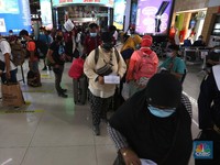 Ramai! Begini Suasana Stasiun Gambir Jelang Libur Nataru