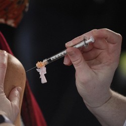 Riset: Efektivitas Vaksin Pfizer Turun Jadi 47% Usai 6 Bulan