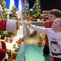 Kasus Covid Rendah, Negara Ini Bisa Libur Natal-Tahun Baru