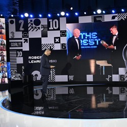 Selamat! Robert Lewandowski Jadi Pemain Terbaik Dunia FIFA