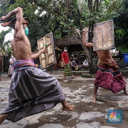 'Gladiator' Suku Sasak Lombok, Coba Bertahan Kala Pandemi