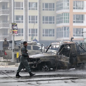 Duarr! Ledakan Bom Mobil di Afghanistan, 8 Orang Tewas