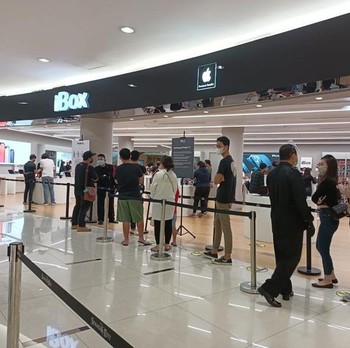 Sudah Datang di Indonesia, Intip Antrian Pembeli iPhone 12