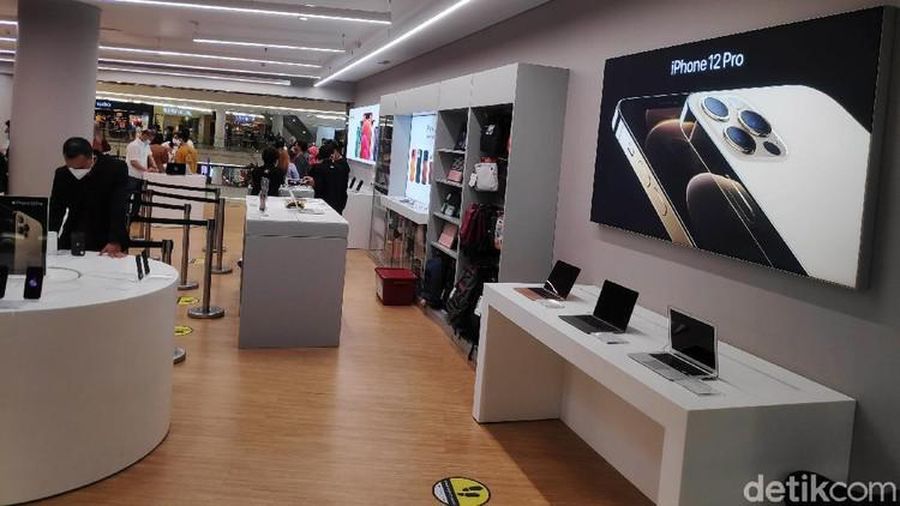 Antrian iPhone12 (Pradita Utama via Detikcom)