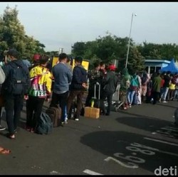 Setelah di Soetta, Bandara Juanda Heboh Kerumunan, Ada Apa?