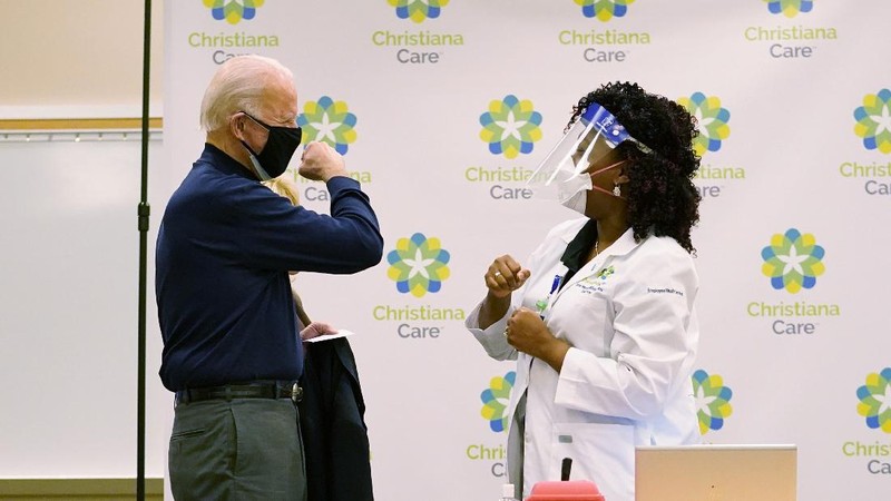 President-elect Joe Biden receives his first dose of the coronavirus vaccine from Nurse partitioner Tabe Mase at Christiana Hospital on live television in Newark Del., Monday, Dec. 21, 2020. (AP Photo/Carolyn Kaster)