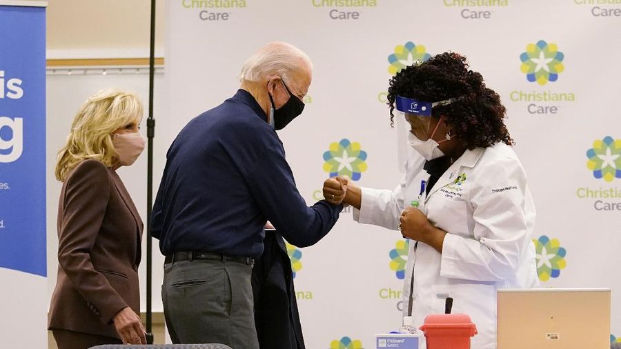 Joe Biden Disuntik Vaksin Corona di RS Delaware