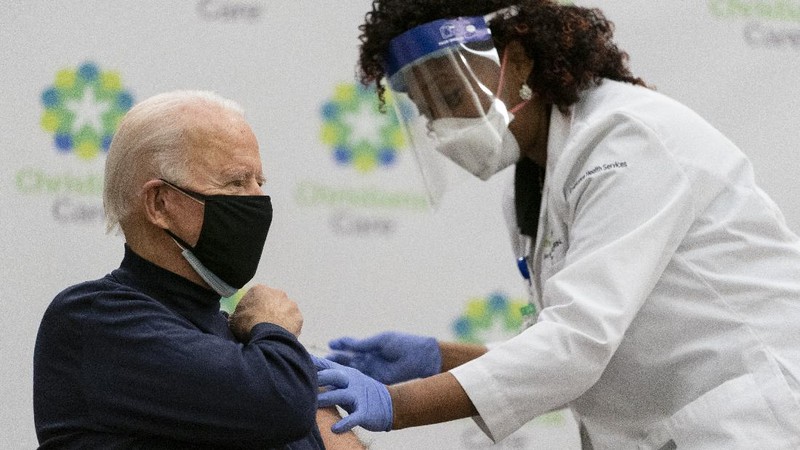 President-elect Joe Biden receives his first dose of the coronavirus vaccine from Nurse partitioner Tabe Mase at Christiana Hospital on live television in Newark Del., Monday, Dec. 21, 2020. (AP Photo/Carolyn Kaster)