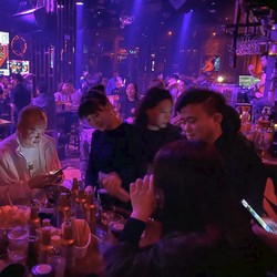 Covid RI Tembus Sejuta, Wuhan Sudah pada Disko