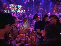 Covid RI Tembus Sejuta, Wuhan Sudah pada Disko