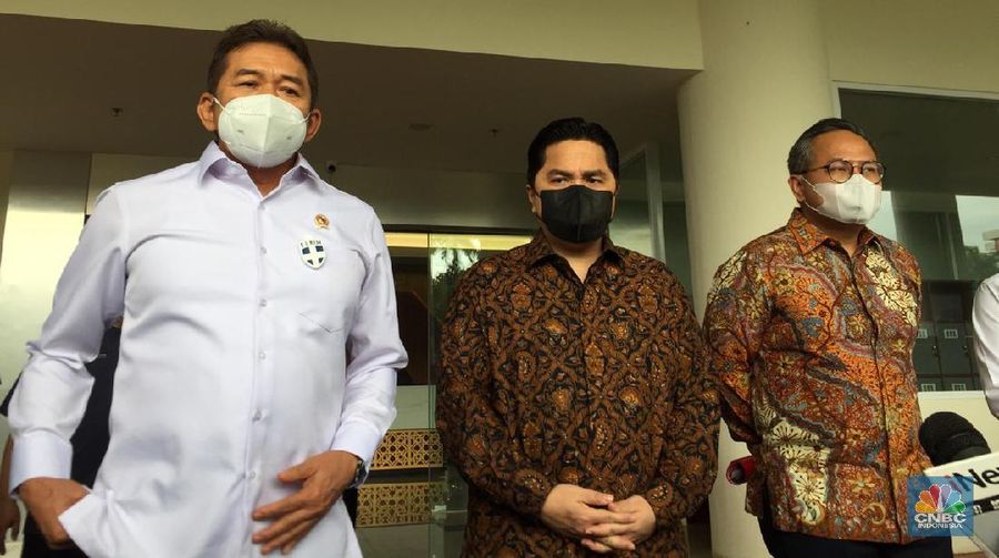 Ki-Ka: Jaksa Agung ST Burhanuddin, Menteri BUMN Erick Thohir, Wakil Menteri BUMN Kartika Wirjaatmadja (CNBC Indonesia/ Monica Wareza)