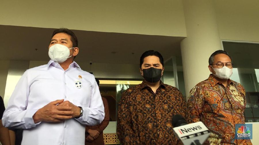 Ki-Ka: Jaksa Agung ST Burhanuddin, Menteri BUMN Erick Thohir, Wakil Menteri BUMN Kartika Wirjaatmadja (CNBC Indonesia/ Monica Wareza)