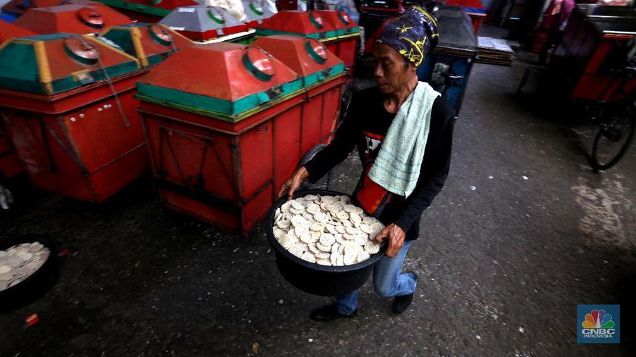 Pembuat Kerupuk Ikan