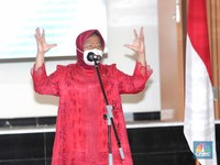 Saat Sertijab, Risma Mengenang Perjuangannya Tutup Gang Dolly