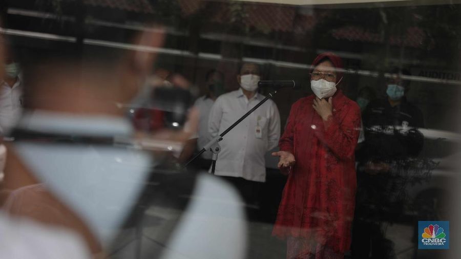 Upacara serah terima jabatan Menteri Sosial kepada Tri Rismaharini (CNBC Indonesia/Muhammad Sabki)
