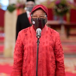 Jawaban Risma Soal 'Kenapa Kami Tak Dapat Bansos?'