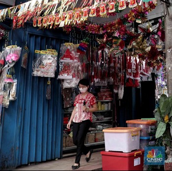 Mau Natalan? Cuss Berburu Pernak-pernik Natal di Pasar Asemka