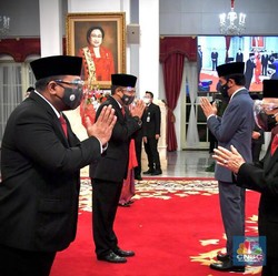 Deretan Menteri-Wamen Jokowi yang Masih 'Mendua' di Emiten
