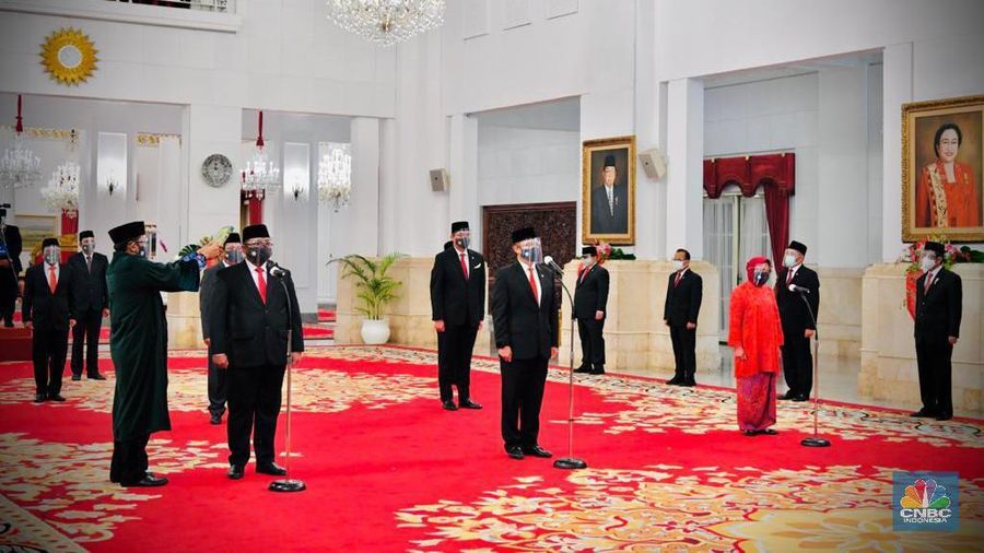 Presiden Joko Widodo (Jokowi) melantik menteri-wamen 2019-2024 baru Kabinet Indonesia Maju di Istana Kepresidenan, Jakarta, Rabu (23/12/2020). (Biro Pers Sekretariat Presiden/Laily Rachev)