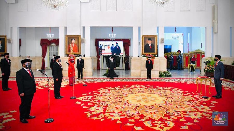 Presiden Joko Widodo (Jokowi) melantik menteri-wamen 2019-2024 baru Kabinet Indonesia Maju di Istana Kepresidenan, Jakarta, Rabu (23/12/2020). (Biro Pers Sekretariat Presiden/Laily Rachev)