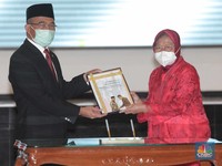 Kontroversi Risma: Rangkap Jabatan Menteri-Walkot, Langgar UU