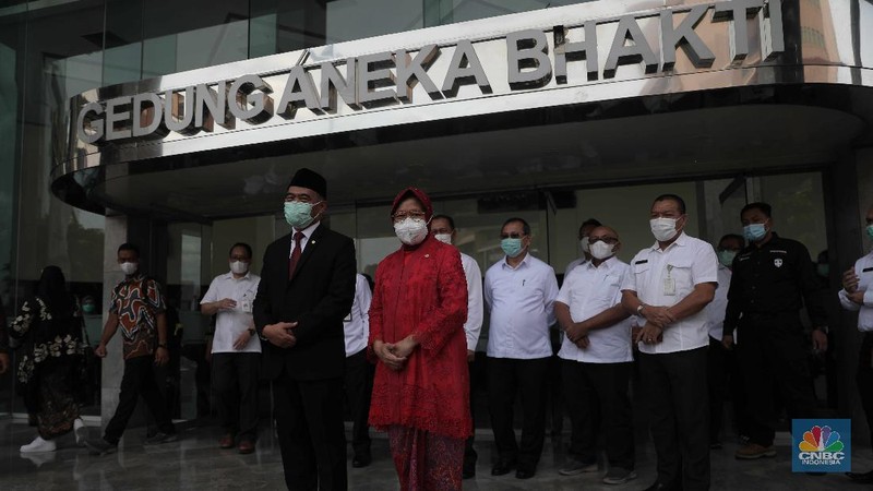 Upacara serah terima jabatan Menteri Sosial kepada Tri Rismaharini (CNBC Indonesia/Muhammad Sabki)