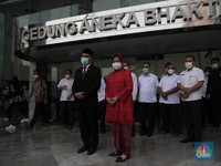 Momen Risma Serah Terima Jabatan Jadi Mensos